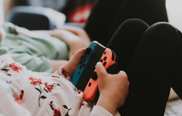 Parenting in the Digital Age: Screen Time, Toys, and Finding the Balance